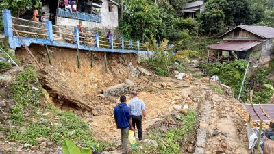 Tanah Pondasi Jalan Setapak di Kelurahan Sibolga Ilir Amblas