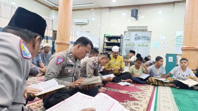 Manfaatkan Momentum Ramadhan, Personil Sibolga Laksanakan Sholat Taraweh Dan Tadarus Bersama Warga