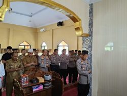 Polres Tapteng Gelar Sholat Ghoib Dan Doa Bersama Untuk Personel Polri yang Gugur di Lampung