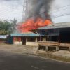 Diduga Akibat Korsleting Listrik, Rumah Makan Lubers Terbakar
