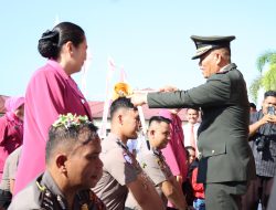 Kapolres Tapanuli Tengah Beri Penghargaan Kepada Personel Berprestasi