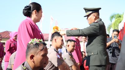 Kapolres Tapanuli Tengah Beri Penghargaan Kepada Personel Berprestasi