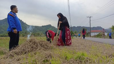 Jumat Bersih di Desa Sitio-tio Hilir Meningkatkan Kebersihan dan Kesehatan Lingkungan