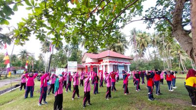 Pemerintah Desa Sitiris-tiris Adakan Senam Lansia Sekaligus Pembagian Susu dan Pemberian Makanan Tambahan