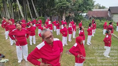 Pemerintah Desa Sigambo-gambo Adakan Senam Lansia Sekaligus Pembagian Pakaian Training Merah Putih