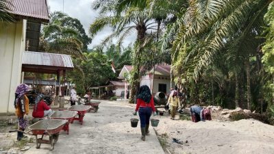Pemerintah Desa Aek Nadua Kecamatan Pasaribu Tobing Bangun Jalan Rabat Beton di Dusun II Menuju Dusun III