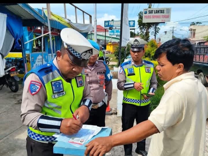 Ket Gbr : Satuan Lalu Lintas (Sat Lantas) Polres Tapanuli Tengah (Tapteng) resmi memulai gelaran Operasi Keselamatan Toba 2026 pada Senin, 2 Februari 2026.