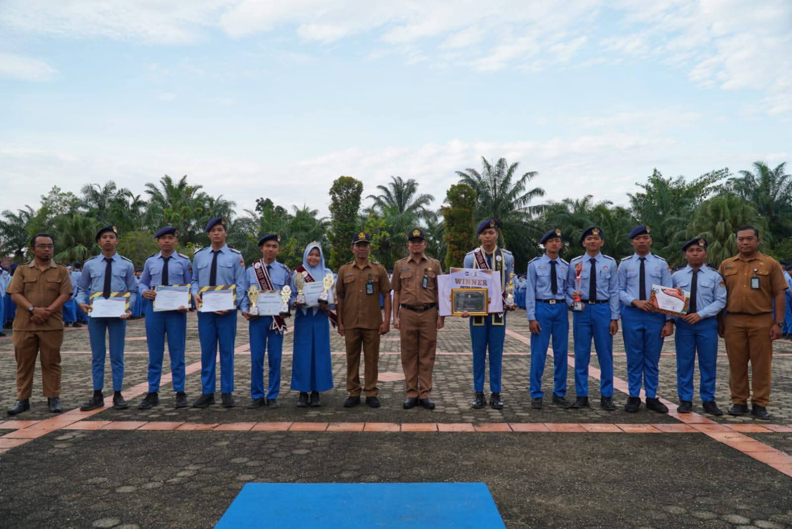 Ket Gbr : Para siswa SMA Negeri 1 Matauli Pandan telah menunjukkan kemampuan mereka dengan berhasil meraih sejumlah prestasi yang membanggakan dalam tiga ajang kompetisi berbeda yang telah diselenggarakan pada awal tahun 2026.