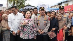 Kapolri dan Ketua Komisi IV DPR RI Salurkan Bantuan 16 Truk Logistik bagi Korban Bencana di Tapanuli Tengah