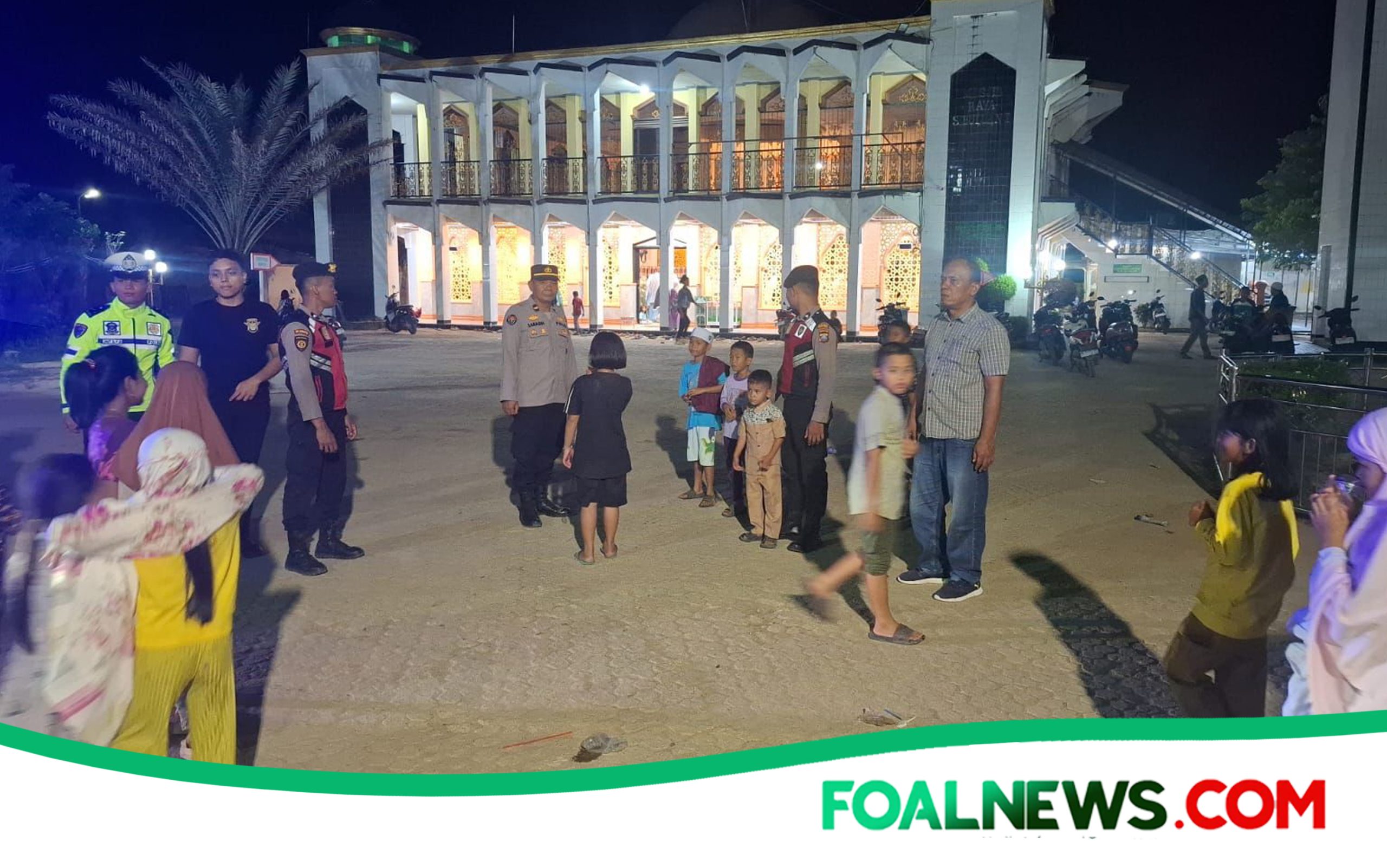 Ket Gbr : Polres Tapanuli Tengah (Tapteng) melaksanakan patroli dialogis dan pengamanan ibadah shalat Tarawih di sejumlah masjid di wilayah hukumnya, Minggu (01/03/2026) malam.