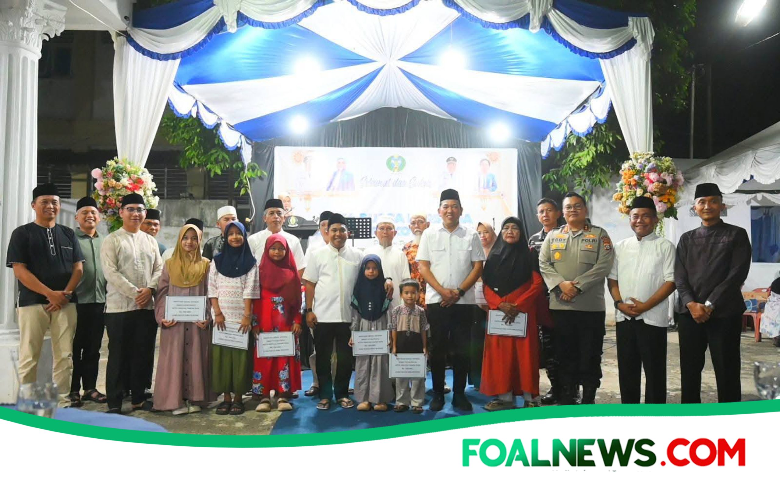 Ket Gbr : Wali Kota dan Wakil Wali Kota melepas Tim Safari Ramadhan 1446 H/2025 M, yang akan melaksanakan kunjungan ke 36 Masjid di Kota Sibolga selama 5 hari di mulai dari Kamis (6/3/2025) hingga Senin (10/3/2025).