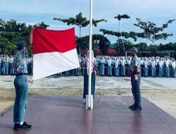 Pimpin Upacara Harkitnas, Kepala SMAN 1 Pinangsori Zulfahmi Harahap, S.Pd. Ajak Siswa Bangkit Mengukir Prestasi