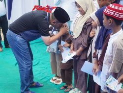 Wujud Syukur Pulang Haji, Bakhtiar Ahmad Sibarani Santuni 535 Fakir Miskin dan Anak Yatim di Barus